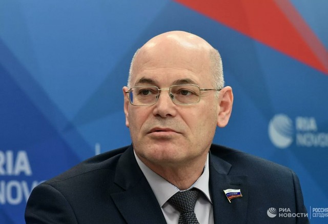 В Совфеде допустили чипизацию россиян при вакцинации от ковида