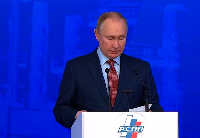 Владимир Путин поручил доработать законопроект о QR-кодах