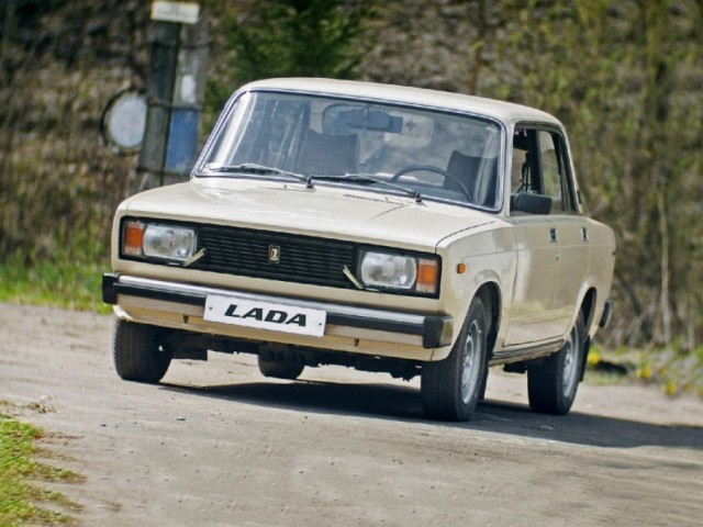 «АвтоВАЗ» готовит специальные версии Lada с меньшим количеством импортных комплектующих