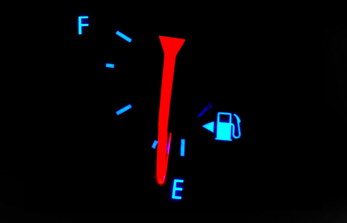 Может ли перегореть бензонасос при «езде на лампочке»