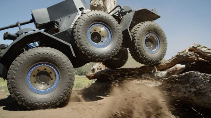 Гоночный внедорожный броневик