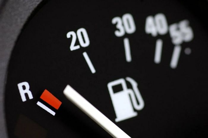 Каков идеальный уровень топлива в баке