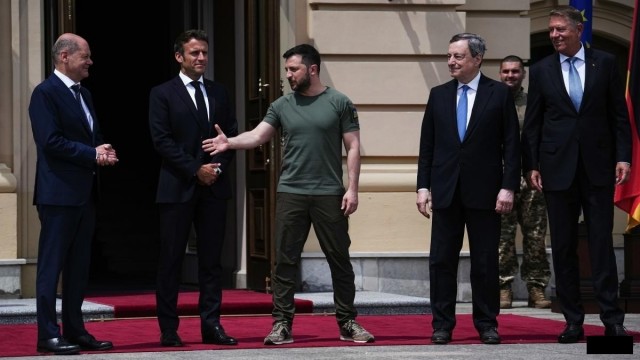 Когда физрук пришел на выпускной