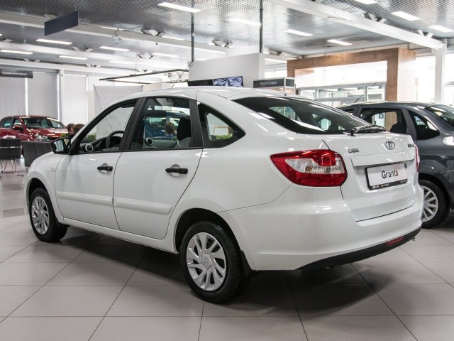 При покупке новой Lada Granta 2022 клиент обязан подписать документ о невыезде на ней за границу