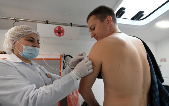 Вирусолог МГУ рекомендовал вакцинировать всех мобилизованных от COVID-19