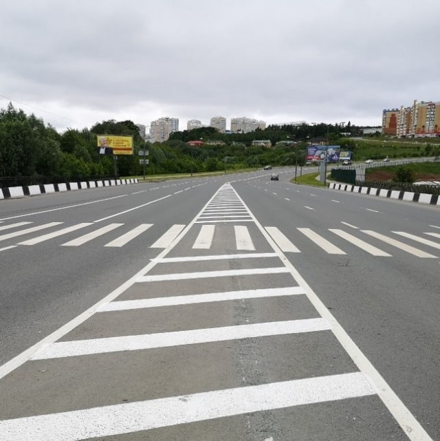 Водителям запретили останавливаться на направляющих островках и островках безопасности