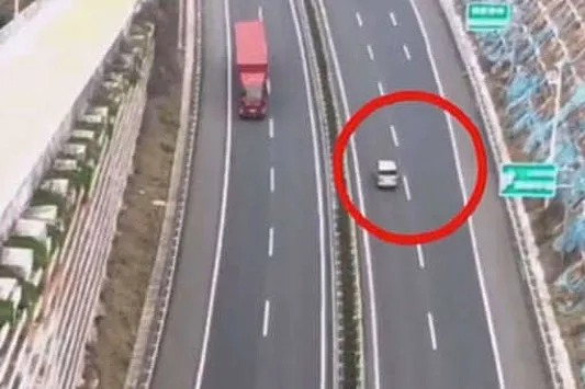 Водитель два часа ехал на скорости 126 км/ч из-за сломанного круиз-контроля