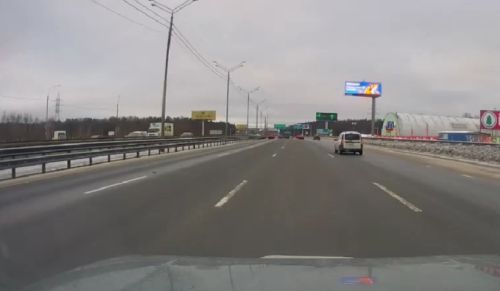 На пустой, блин, дороге! Ну как?!