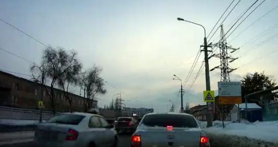 Блондинка на Skoda Rapid была абсолютно уверена, что водитель Гранты должен непременно ее пропустить