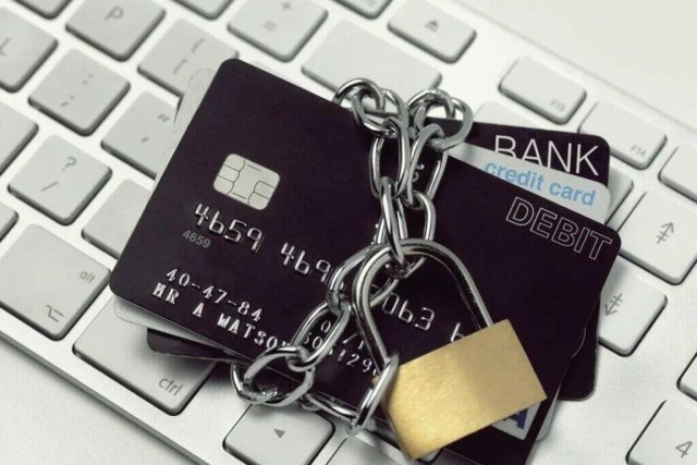 Банки ОАЭ, Кипра и Швейцарии сообщили о скорой заморозке счетов россиян