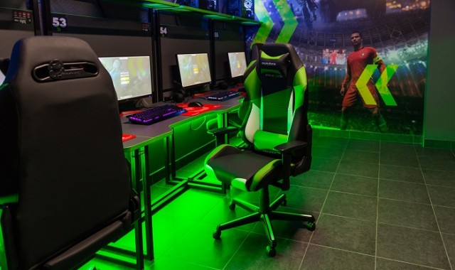 Неожиданно: аудитория компьютерных клубов в России за три года выросла в два раза