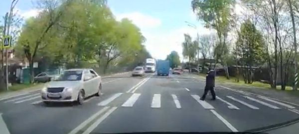 Скажите, как его зовут? Про! Фе! Сси! Онал! Профессионал!