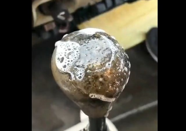 Как очистить старый автомобиль и детали к нему