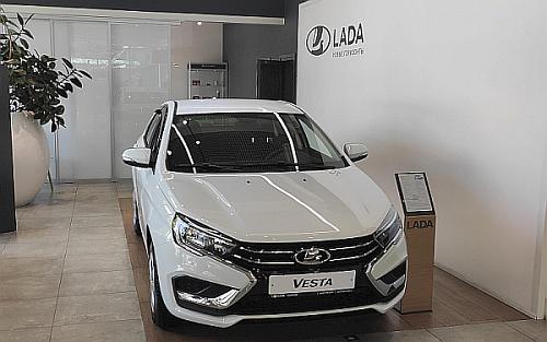 «Без допов никак». Почему Lada Vesta не купить по официальным ценам