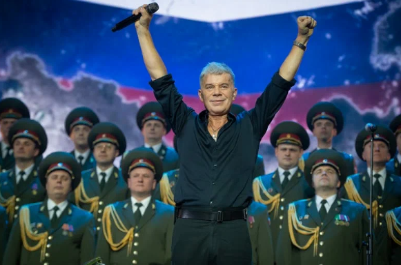 Ясные дни забрал себе: Миллиарды из бюджета Газманову и другим артистам, а бронижилеты в кредит и всем народом собирают