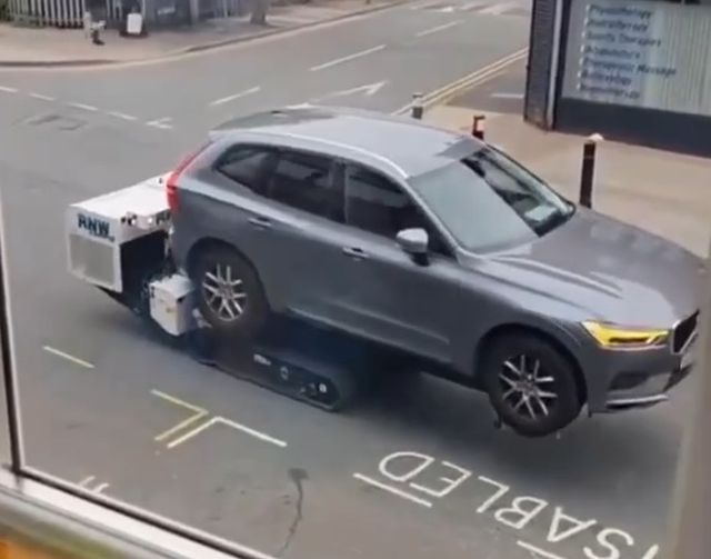 В Великобритании заработали роботы-эвакуаторы