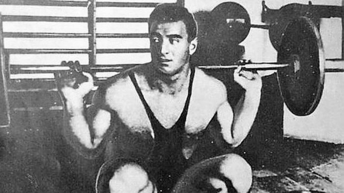 Советский штангист сдержал обещание Сталину и унизил силача Гитлера - История Серго Амбарцумяна.