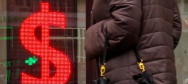 В Госдуме спрогнозировали повышение цен на 10-15% из-за роста курса доллара в России