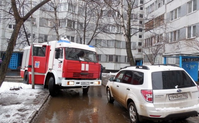 В ГД предложили разрешить таранить припаркованные машины пожарным