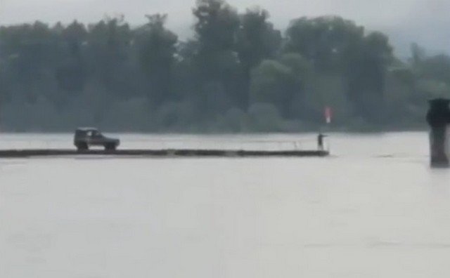 УАЗ, который не смог переплыть реку