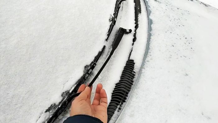 Самый простой и эффективный способ от примерзания дворников к лобовому стеклу