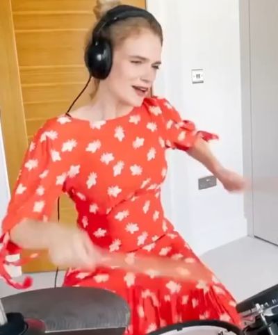 Засвет барабанщицы