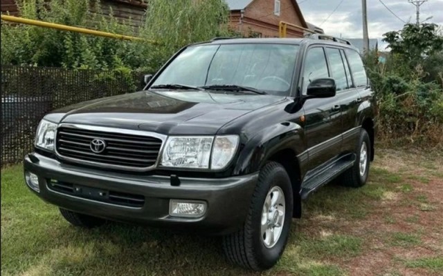 20-летний Toyota Land Cruiser продают по стоимости квартиры в Москве