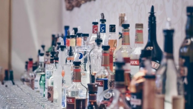 Минфин предложил повысить минимальную цену на водку, бренди, коньяк