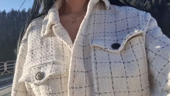 Сиськи на улице