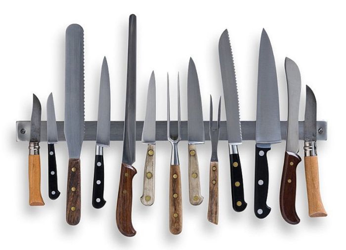 В России предложат отнести к холодному оружию сувенирные и бытовые ножи