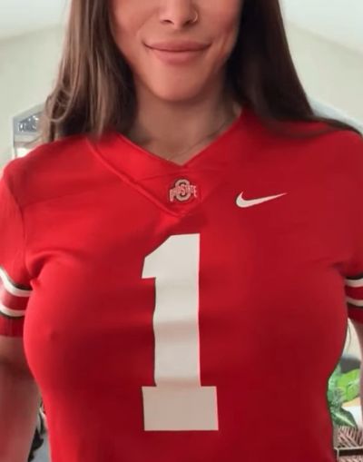 Явно не первый размер)