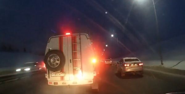 Вероятно, это был очень срочный вызов. Люди где-то ожидали помощи…