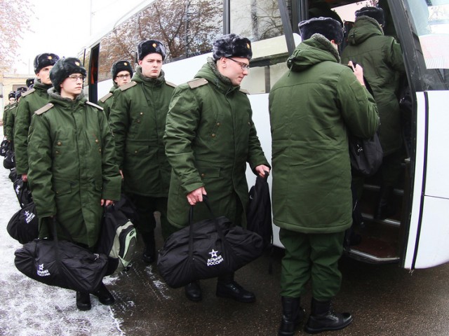 Депутат Гурулев выступает за возвращение двухлетнего срока службы