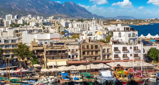 ФБР проводит проверку на Кипре. Все сделки в рублях запрещены