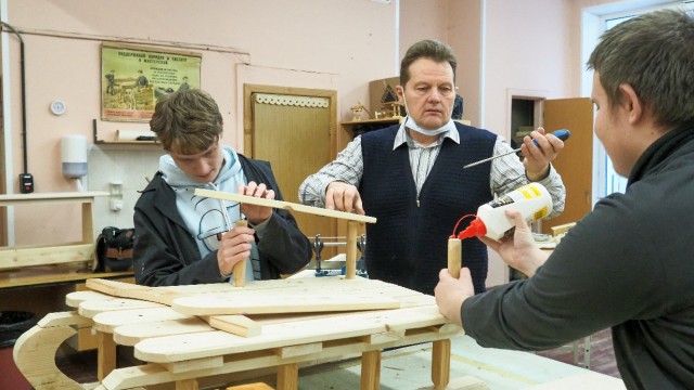 Поправка о введении обязательных уроков труда в школах с 1 сентября 2024 года была принята Госдумой