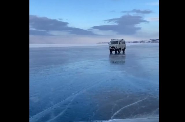 “Буханка” исполняет вальс на льду