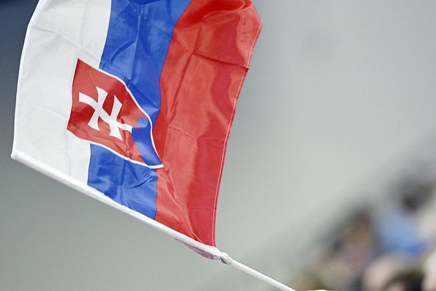 В Эстонии произошел инцидент с попыткой изъятия шапок у туристов из-за ошибочного определения «российского» флага