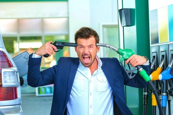 Зачем в некоторых автомобилях бензобак находится справа, а в других - слева