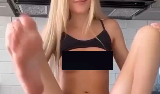 Киска на плите