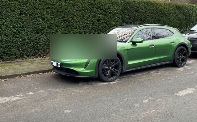 В Германии преступники украли “глаза” с Porsche Taycan, стоимость которых составляет 3800 долларов каждый