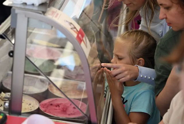 Российский Кабмин классифицировал мороженое с алкоголем как спиртное, запретив его продажу несовершеннолетним