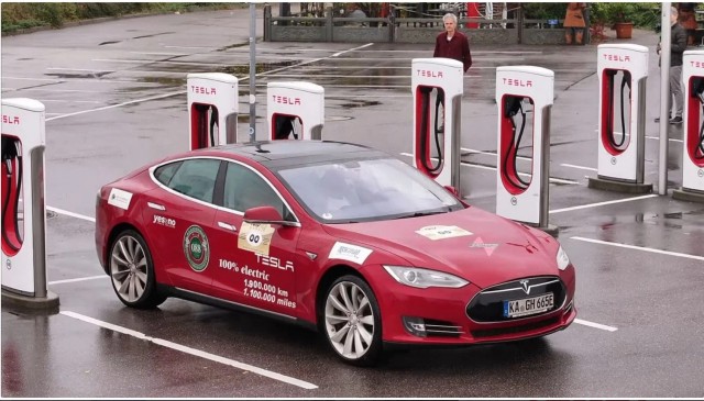 “Долгожитель” среди автомобилей Tesla прошел дистанцию в 2 млн км, при этом было заменено 13 двигателей