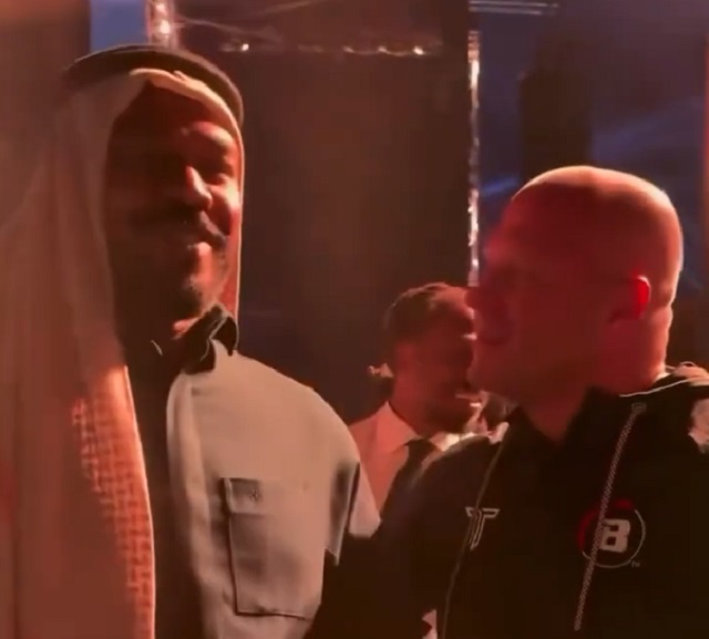 "Люблю тебя, Федор": чемпион UFC Джонс Джонс встретился с Федором Емельяненко на турнире "PFL против Bellator"