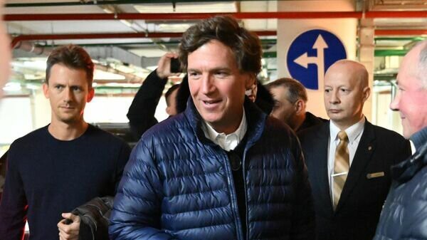 СМИ сообщают: ЕС не отверг возможность введения санкций против Такера Карлсона за беседу с Путиным