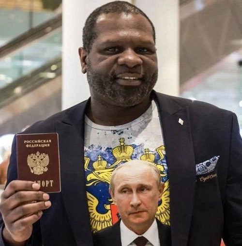 Американский боксер Кевин Джонсон стал обладателем жилья в Самаре, получив сертификат на квартиру