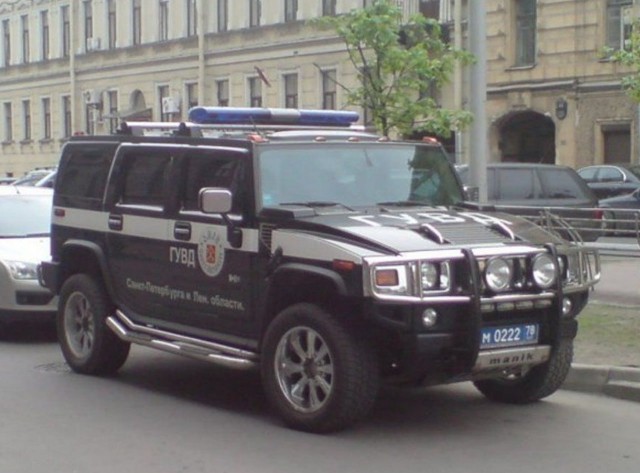 Машины экстренных служб оборудуют «мягкими кенгурятниками» для тарана автомобилей, неправильно припаркованных во дворах