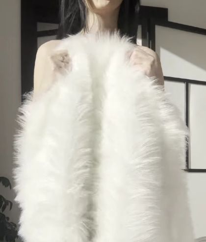 Брюнеточка