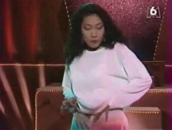 Нарциссо шоу, Естель