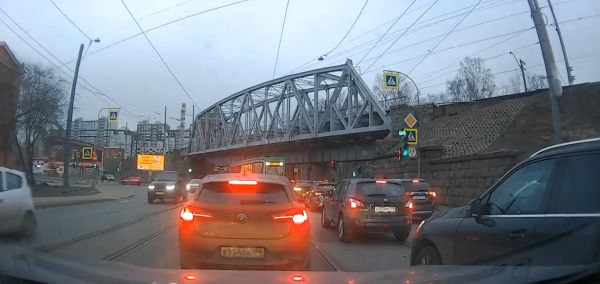 Обиженка на Мерсе подставил зад