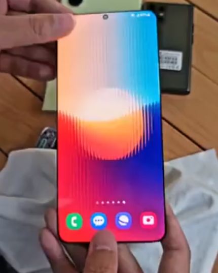 Самсунг представила свежий ультра гибкий экран, имитирующий бумагу